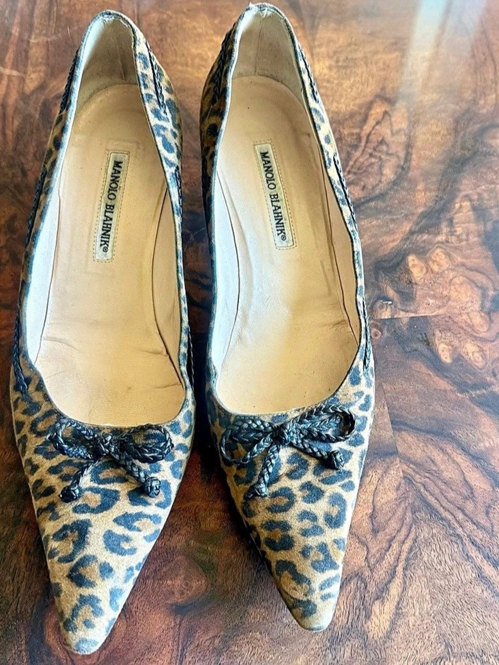 Manolo Blahnik Pointed-Toe leopard Print Bow Heels